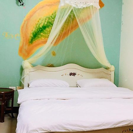 花園夜市易民宿 Tainan Exterior photo